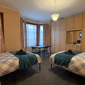 25 Minutes To Central London Rooms 35